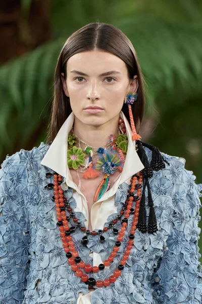 Look 97